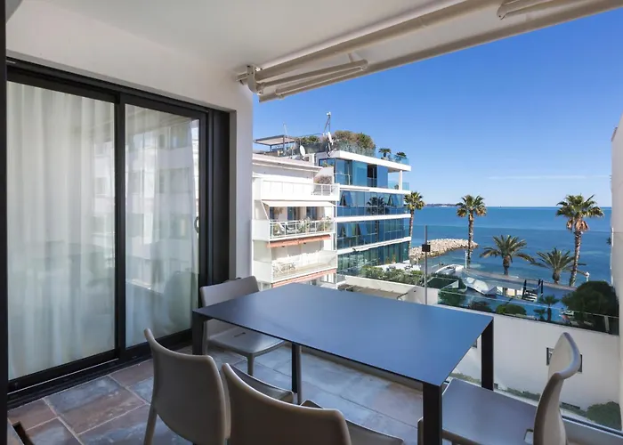 Lara Light With An Incredible View * Cannes
