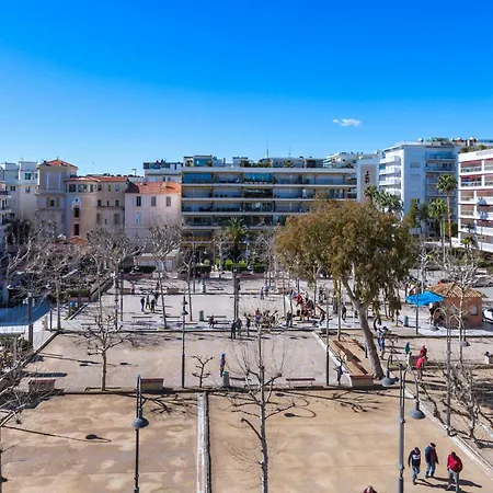 Lara Light With An Incredible View * カンヌ